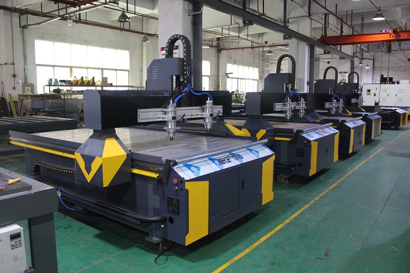 防雾PC镜片切割机定制 凯发数控助力医护行业提高产能